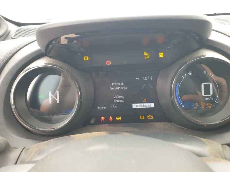 Recambio de cuadro instrumentos para toyota yaris hybrid referencia OEM IAM 83800K0522  