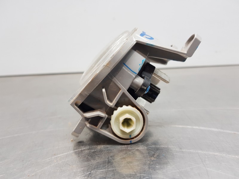 Recambio de faro antiniebla derecho para toyota yaris hybrid referencia OEM IAM 8121102190  