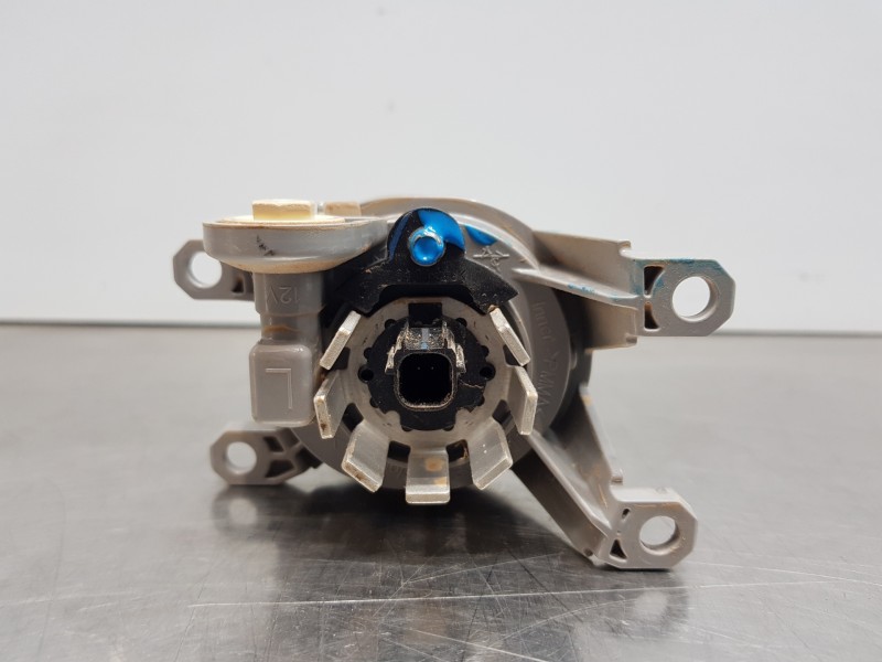 Recambio de faro antiniebla derecho para toyota yaris hybrid referencia OEM IAM 8121102190  