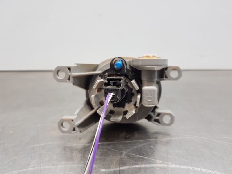 Recambio de faro antiniebla izquierdo para toyota yaris hybrid referencia OEM IAM 8122102190  