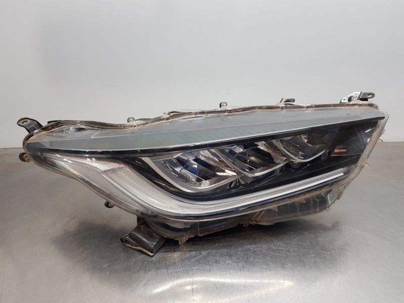 Recambio de faro derecho para toyota yaris hybrid referencia OEM IAM 81110K0081  