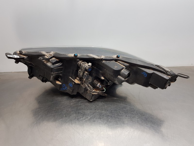 Recambio de faro derecho para toyota yaris hybrid referencia OEM IAM 81110K0081  