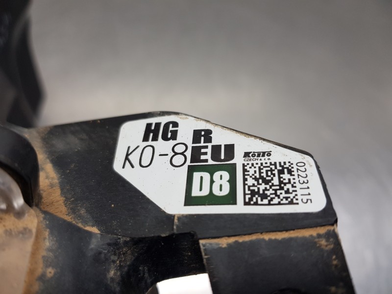 Recambio de faro derecho para toyota yaris hybrid referencia OEM IAM 81110K0081  