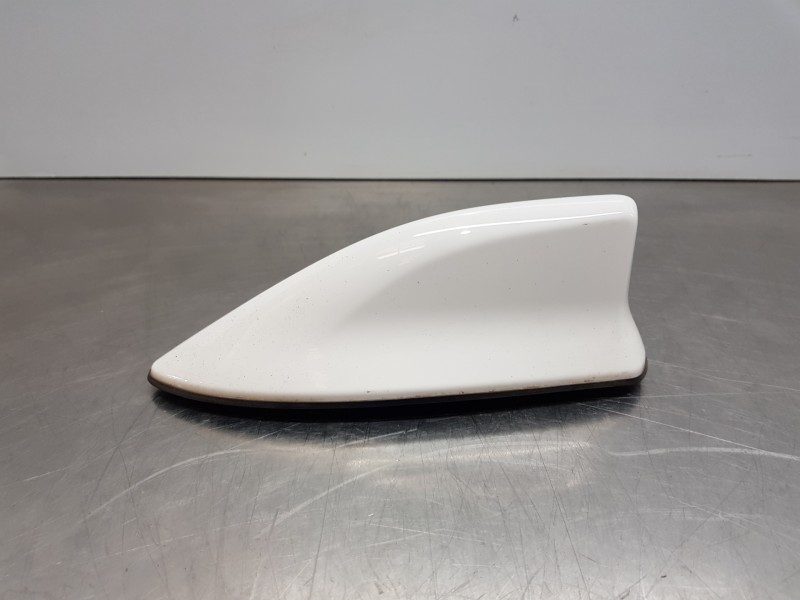 Recambio de antena para toyota yaris hybrid referencia OEM IAM 867600D010  