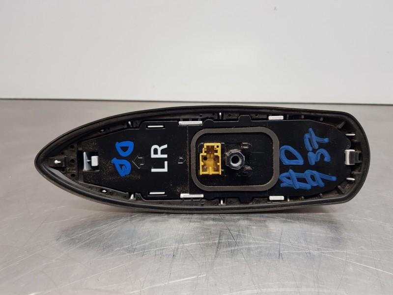 Recambio de antena para toyota yaris hybrid referencia OEM IAM 867600D010  