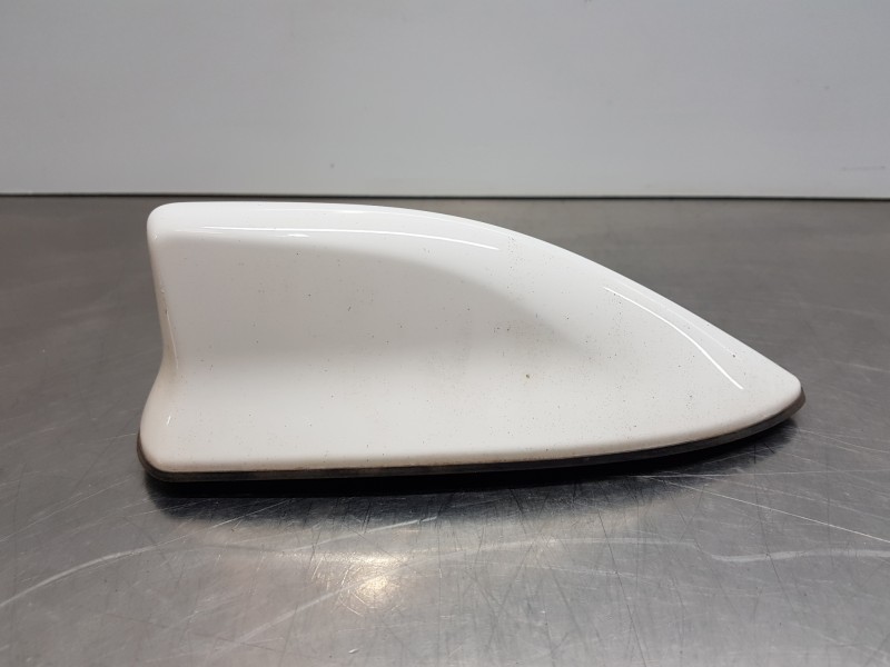 Recambio de antena para toyota yaris hybrid referencia OEM IAM 867600D010  