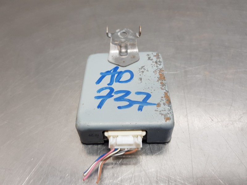 Recambio de modulo electronico para toyota yaris hybrid referencia OEM IAM 86572K0010 1669000593 