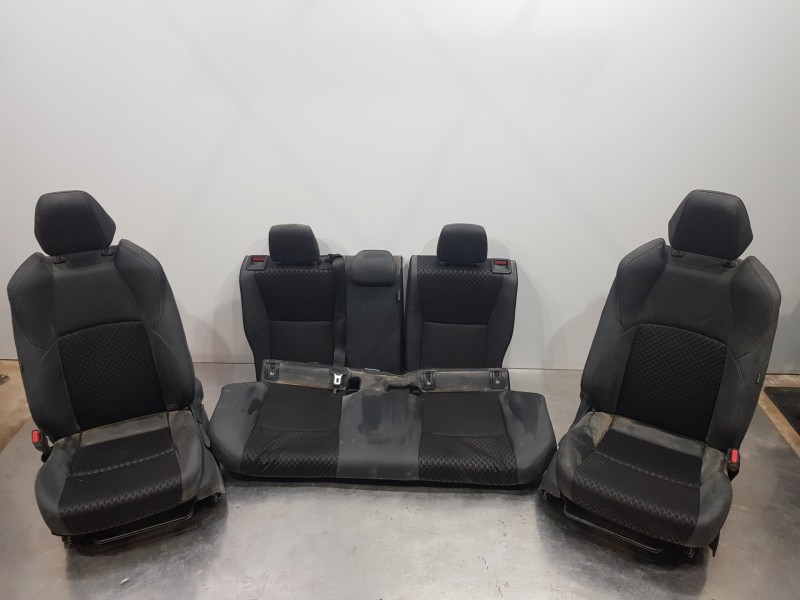 Recambio de juego asientos completo para toyota yaris hybrid referencia OEM IAM 72020K0040  