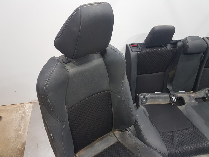 Recambio de juego asientos completo para toyota yaris hybrid referencia OEM IAM 72020K0040  