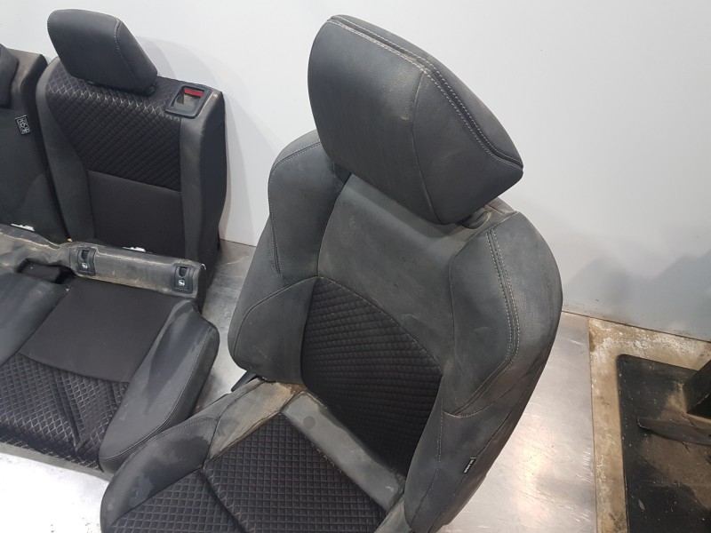 Recambio de juego asientos completo para toyota yaris hybrid referencia OEM IAM 72020K0040  