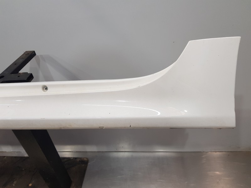 Recambio de faldon lateral para toyota yaris hybrid referencia OEM IAM 75852K0901  