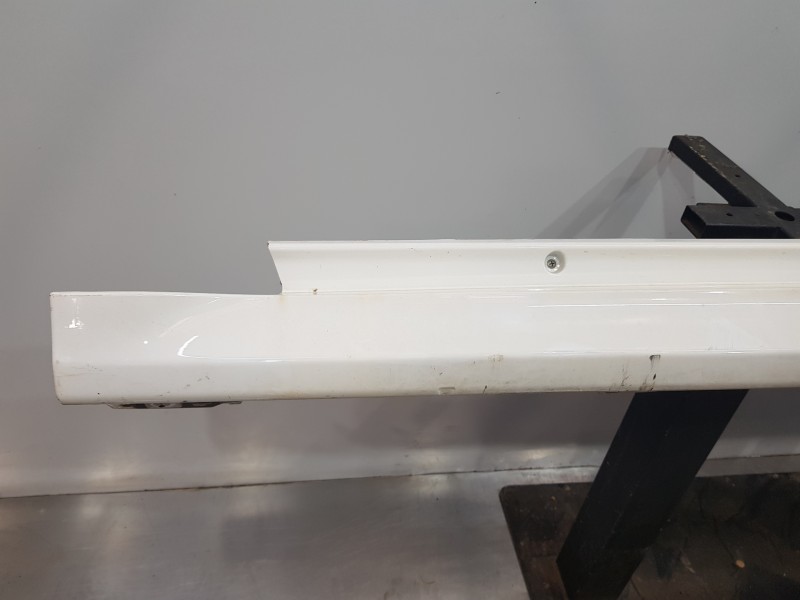 Recambio de faldon lateral para toyota yaris hybrid referencia OEM IAM 75852K0901  