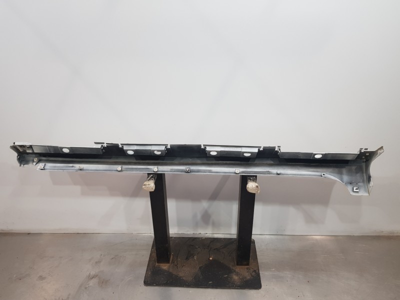 Recambio de faldon lateral para toyota yaris hybrid referencia OEM IAM 75852K0901  