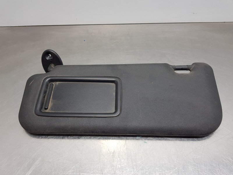 Recambio de parasol izquierdo para toyota yaris hybrid referencia OEM IAM 74320K0100C0  