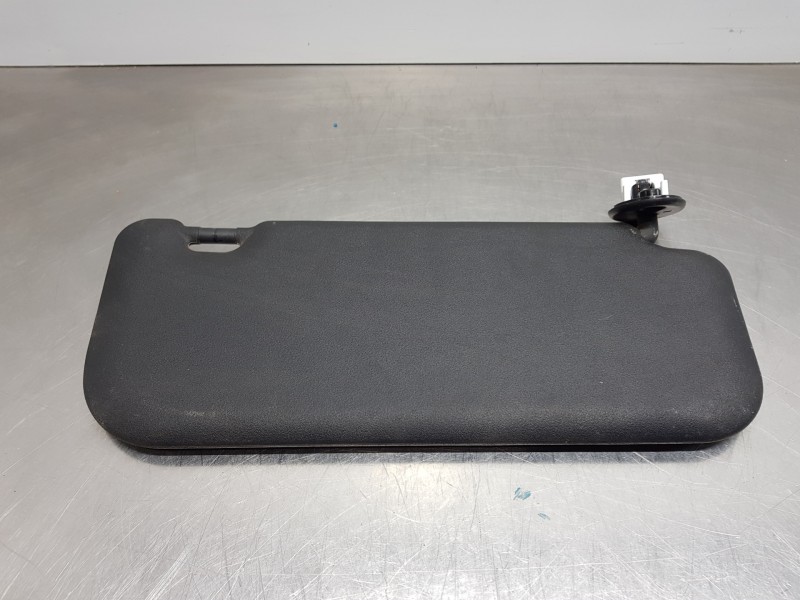 Recambio de parasol izquierdo para toyota yaris hybrid referencia OEM IAM 74320K0100C0  