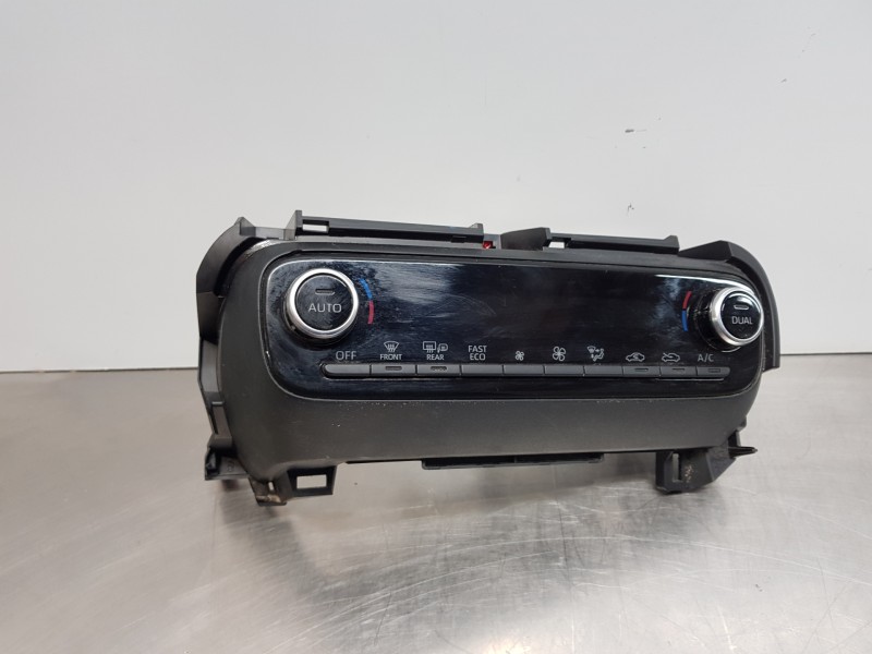 Recambio de mando climatizador para toyota yaris hybrid referencia OEM IAM 559000DN00  