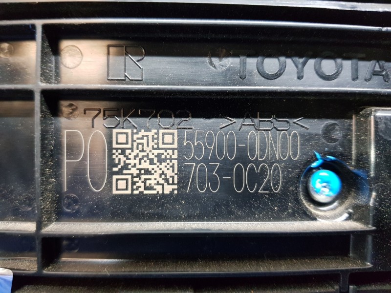 Recambio de mando climatizador para toyota yaris hybrid referencia OEM IAM 559000DN00  