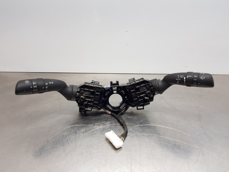 Recambio de mando multifuncion para toyota yaris hybrid referencia OEM IAM 8431902010  