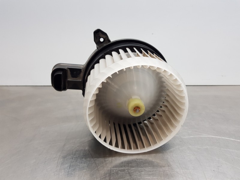 Recambio de motor calefaccion para toyota yaris hybrid referencia OEM IAM 87103K0020  