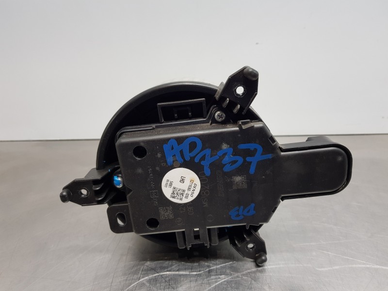 Recambio de motor calefaccion para toyota yaris hybrid referencia OEM IAM 87103K0020  