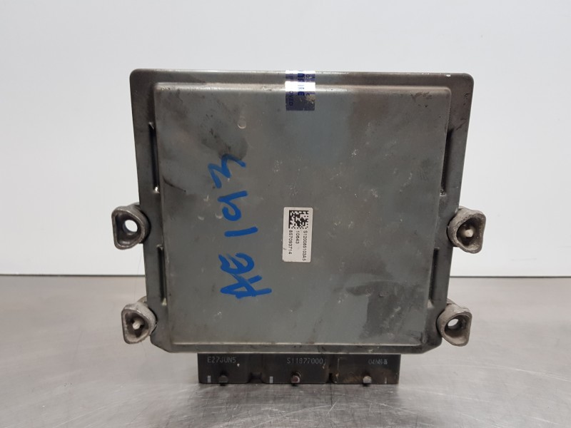 Recambio de centralita motor uce para volvo v50 familiar kinetic referencia OEM IAM 30743623AA 5WS40212H 