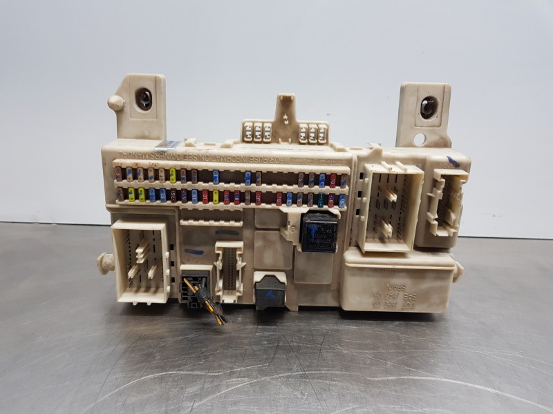 Recambio de caja reles / fusibles para volvo v50 familiar kinetic referencia OEM IAM 30728906  