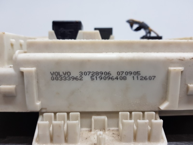 Recambio de caja reles / fusibles para volvo v50 familiar kinetic referencia OEM IAM 30728906  
