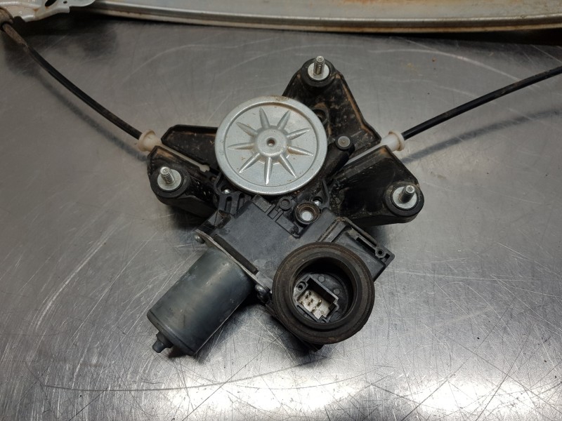 Recambio de elevalunas delantero derecho para toyota yaris hybrid referencia OEM IAM 69810K0010  