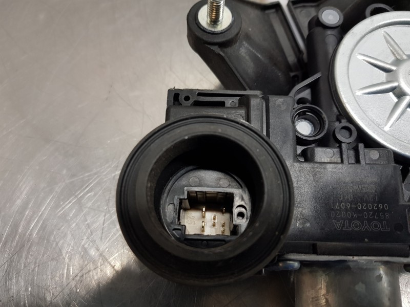 Recambio de elevalunas delantero izquierdo para toyota yaris hybrid referencia OEM IAM 69820K0010  