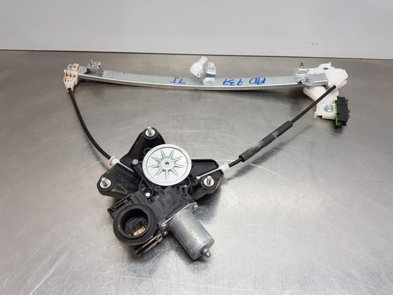 Recambio de elevalunas trasero izquierdo para toyota yaris hybrid referencia OEM IAM 69830K0010  