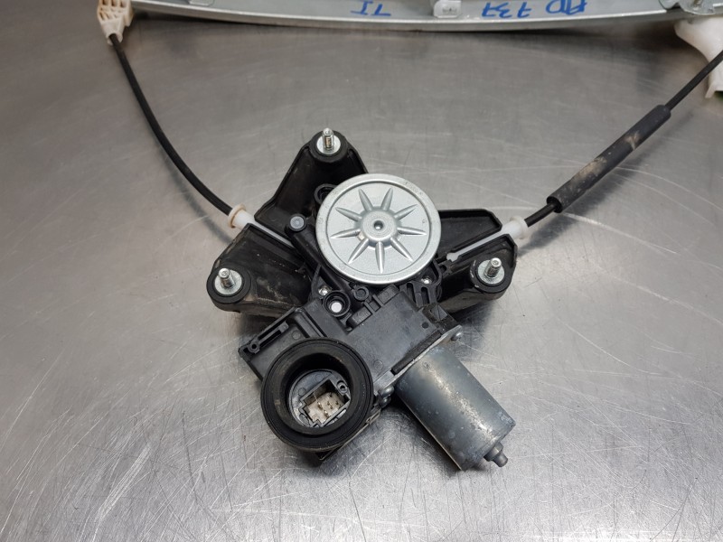Recambio de elevalunas trasero izquierdo para toyota yaris hybrid referencia OEM IAM 69830K0010  