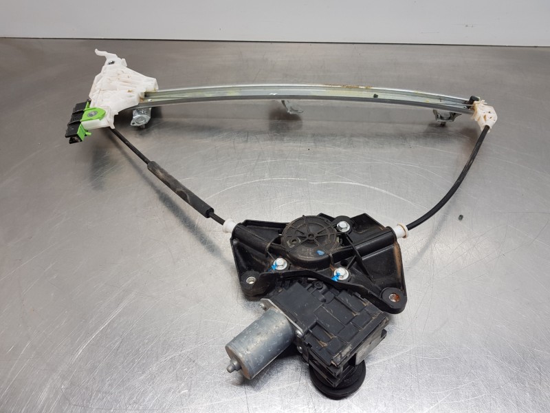 Recambio de elevalunas trasero izquierdo para toyota yaris hybrid referencia OEM IAM 69830K0010  