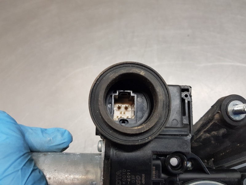 Recambio de elevalunas trasero izquierdo para toyota yaris hybrid referencia OEM IAM 69830K0010  