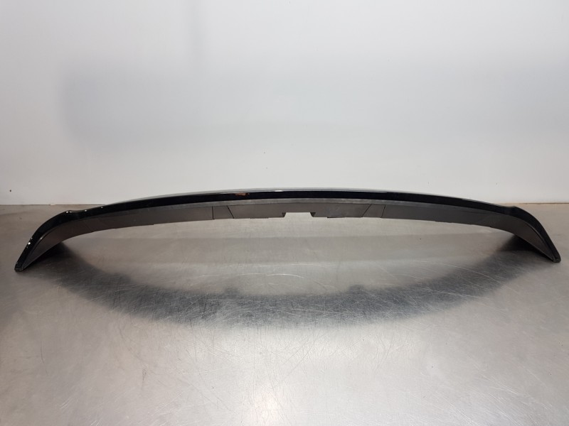 Recambio de aleron trasero para toyota yaris hybrid referencia OEM IAM 76085K0010C1  