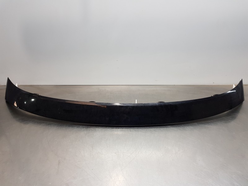 Recambio de aleron trasero para toyota yaris hybrid referencia OEM IAM 76085K0010C1  