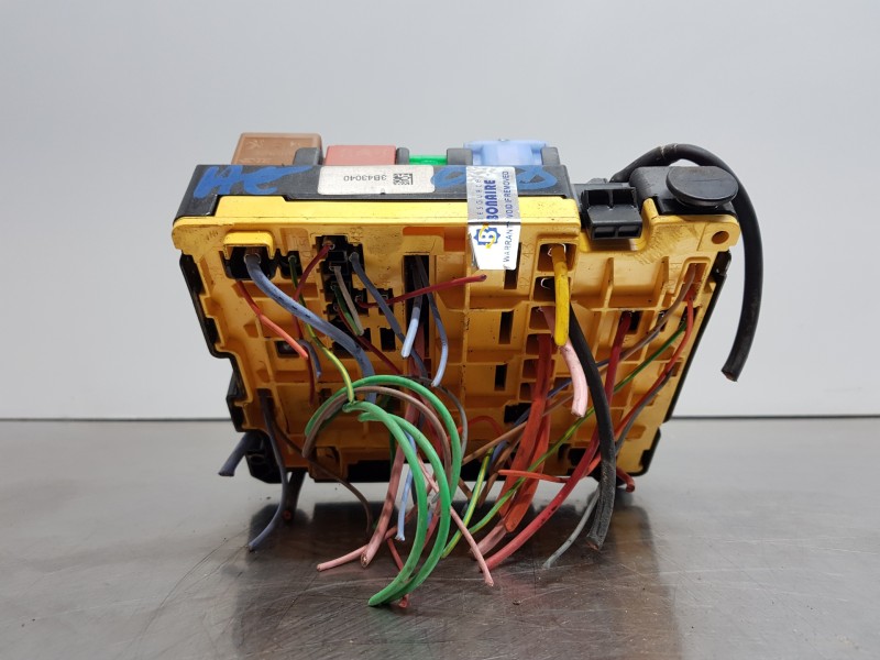 Recambio de caja reles / fusibles para citroen ds 7 crossback referencia OEM IAM 9804848580  