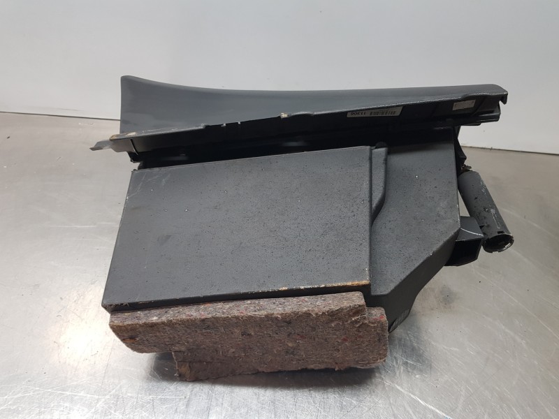 Recambio de guantera para peugeot 207 sport referencia OEM IAM 8218WJ  