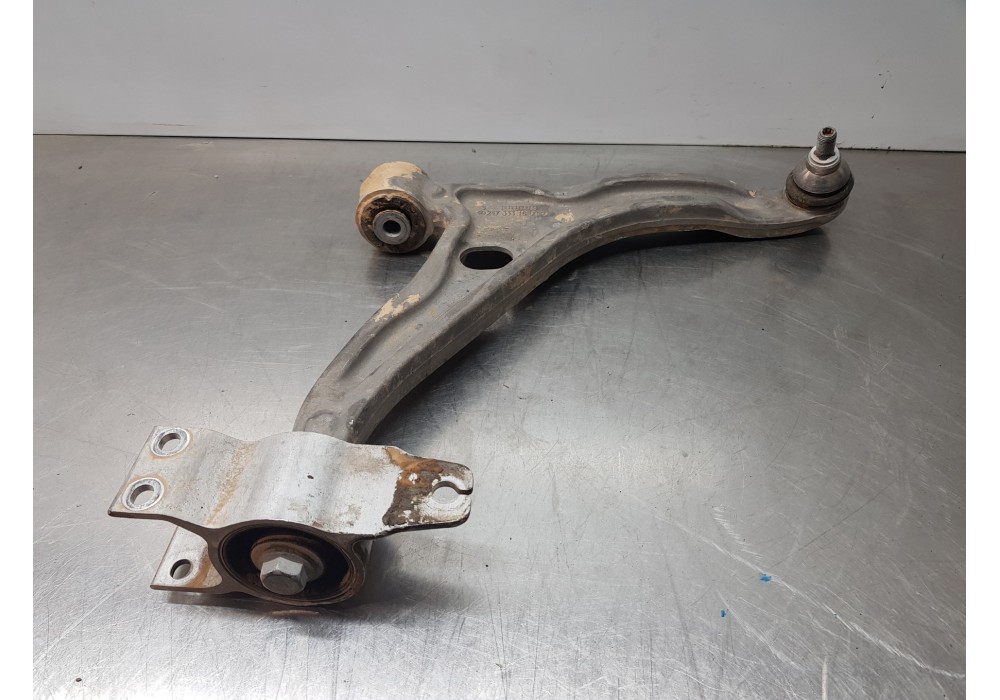 Recambio de brazo suspension inferior delantero izquierdo para mercedes clase a (w177) 200 d referencia OEM IAM A2473307502  