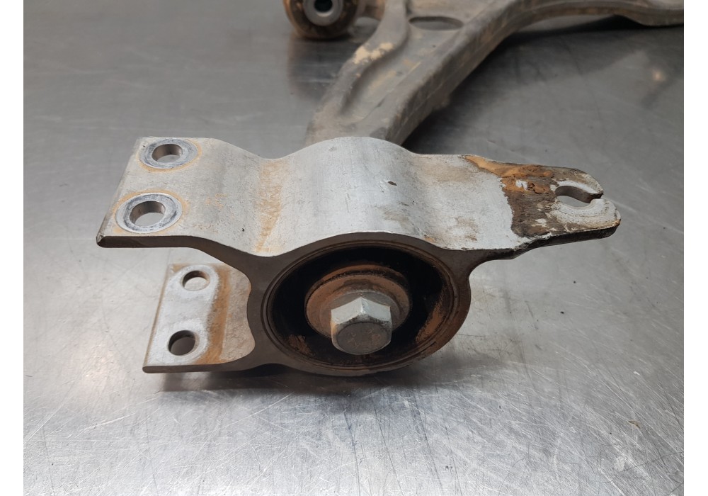 Recambio de brazo suspension inferior delantero izquierdo para mercedes clase a (w177) 200 d referencia OEM IAM A2473307502  