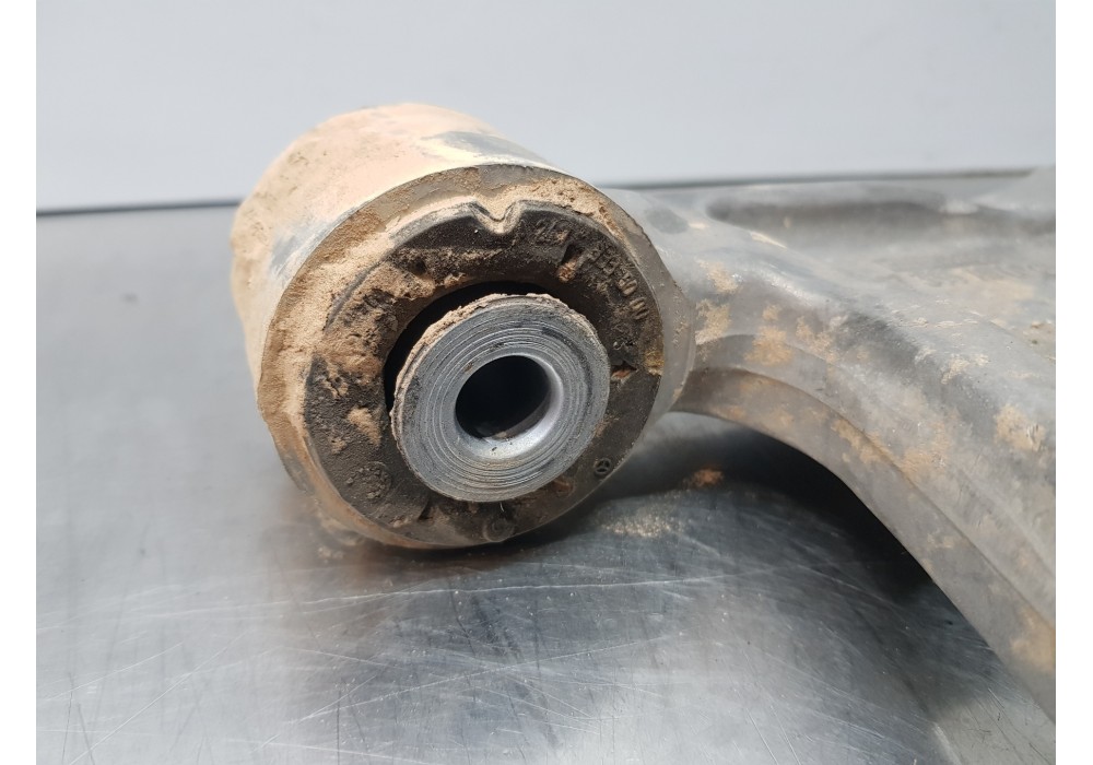 Recambio de brazo suspension inferior delantero izquierdo para mercedes clase a (w177) 200 d referencia OEM IAM A2473307502  