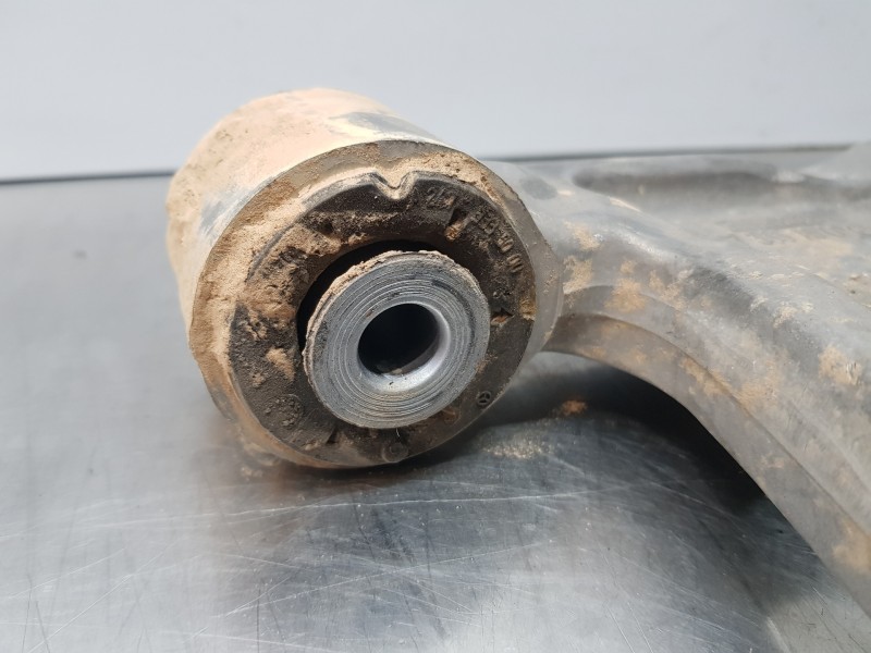 Recambio de brazo suspension inferior delantero izquierdo para mercedes clase a (w177) 200 d referencia OEM IAM A2473307502  