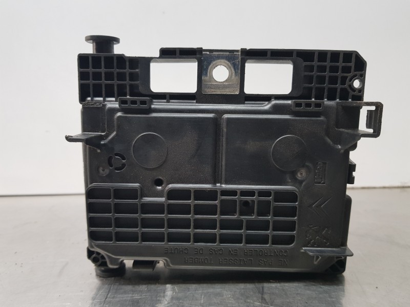 Recambio de caja reles / fusibles para peugeot 207 sport referencia OEM IAM 9664997780  