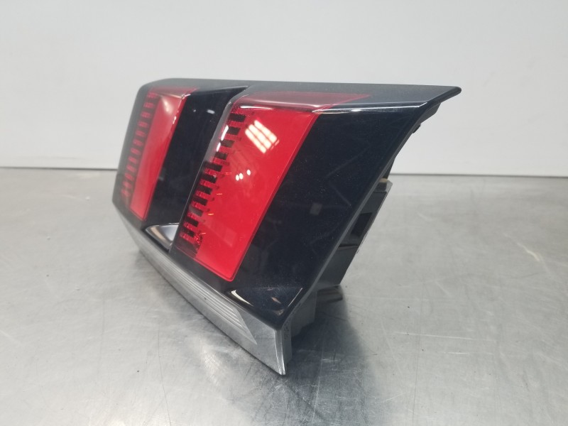 Recambio de piloto trasero derecho interior para peugeot 3008 active referencia OEM IAM 9810477780  