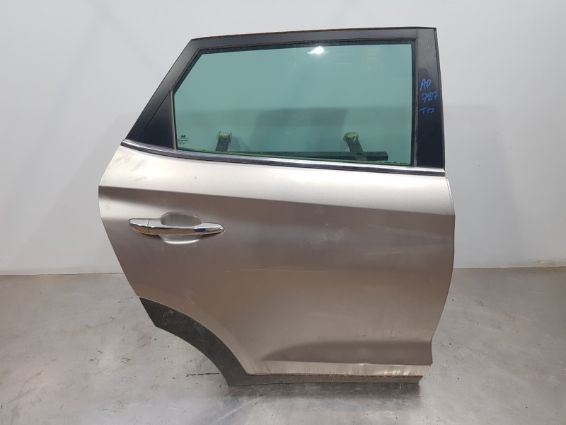 Recambio de puerta trasera derecha para hyundai tucson klass referencia OEM IAM 77004D7000  