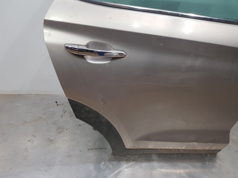 Recambio de puerta trasera derecha para hyundai tucson klass referencia OEM IAM 77004D7000  