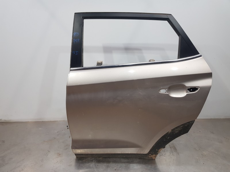 Recambio de puerta trasera izquierda para hyundai tucson klass referencia OEM IAM 77003D7000  