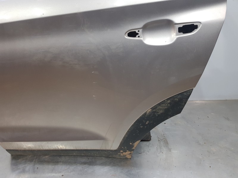 Recambio de puerta trasera izquierda para hyundai tucson klass referencia OEM IAM 77003D7000  