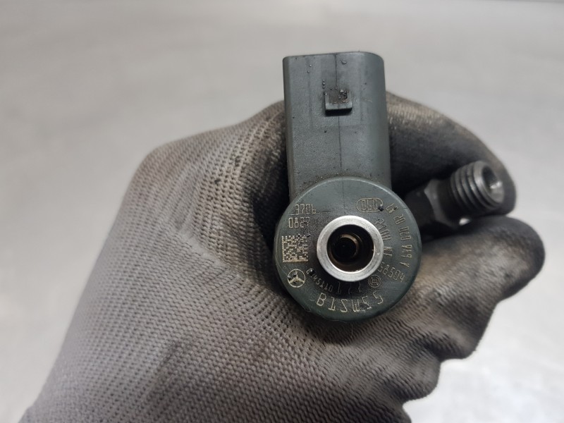 Recambio de inyector para mercedes clase c (w203) berlina elegance referencia OEM IAM 0445110177  