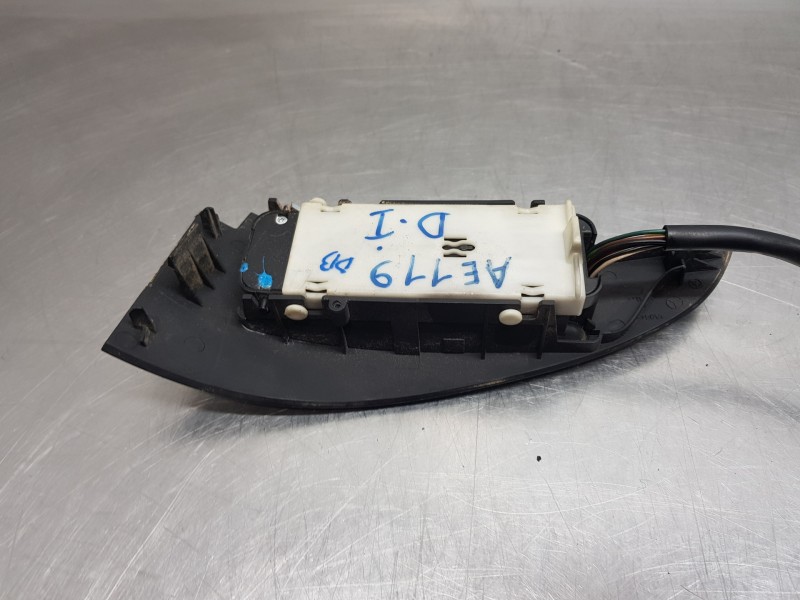 Recambio de mando elevalunas delantero izquierdo para mercedes clase c (w203) berlina elegance referencia OEM IAM A2037270128  