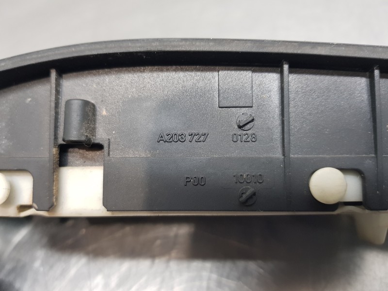 Recambio de mando elevalunas delantero izquierdo para mercedes clase c (w203) berlina elegance referencia OEM IAM A2037270128  